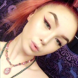 Meet your Posher, Becca